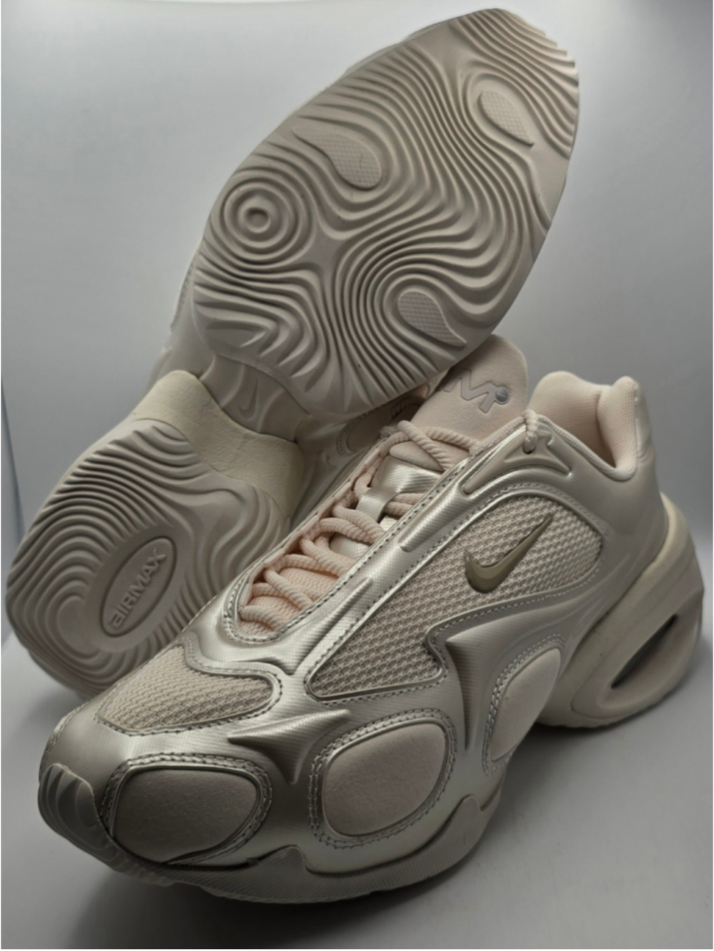 Women's Nike Air Max Sneakers in Beige and Gold women's 9 men's 7.5 - Picture 5 of 10